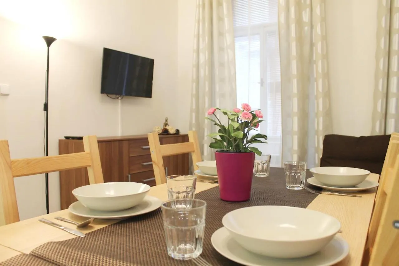 Modern Apartment Ve Smeckach 28 프라하